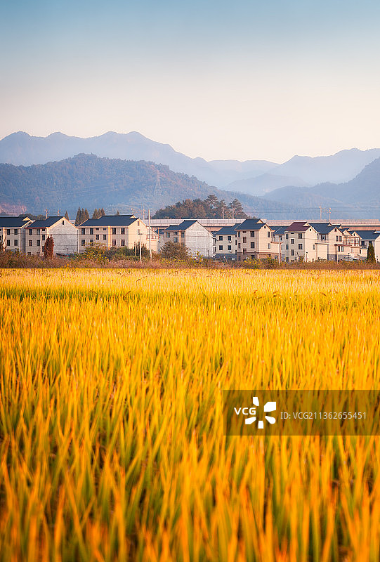 中国杭州市富阳区东梓关村自然建筑风光图片素材