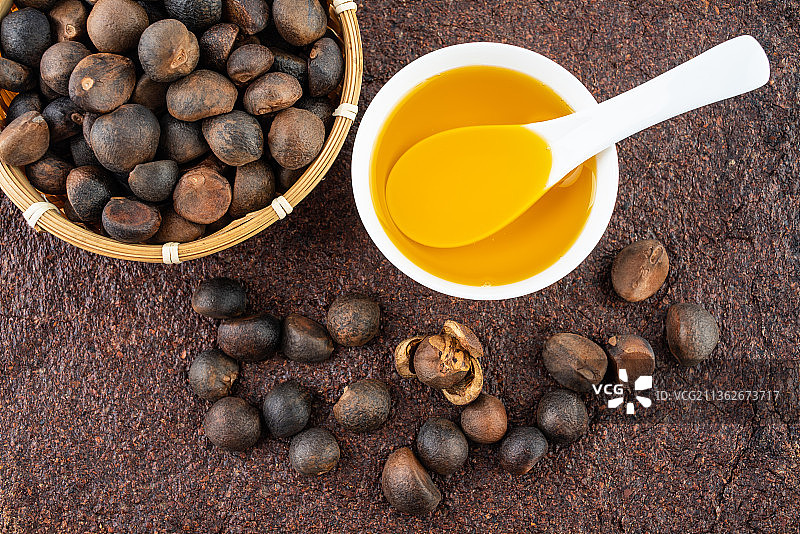 营养健康的茶籽油图片素材