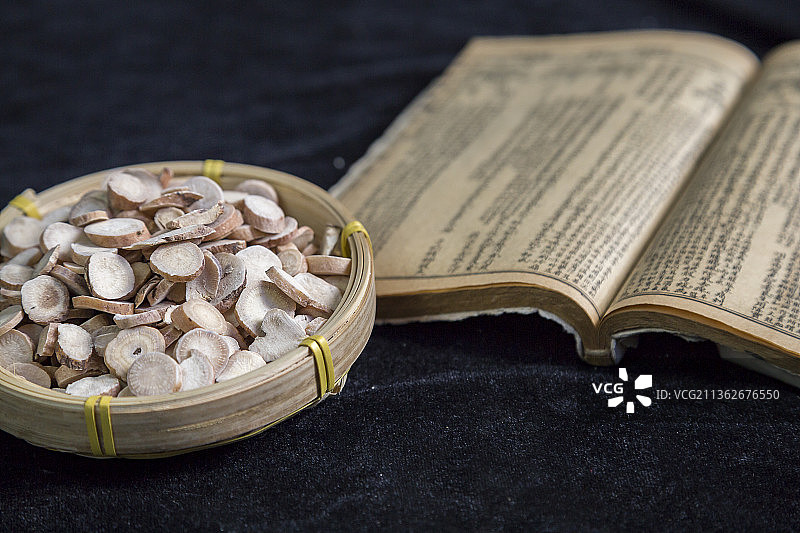 中国古风背景的中药白芍特写图片素材