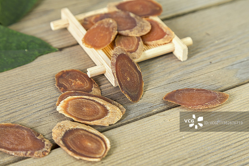 中国古风背景的中药红参特写图片素材