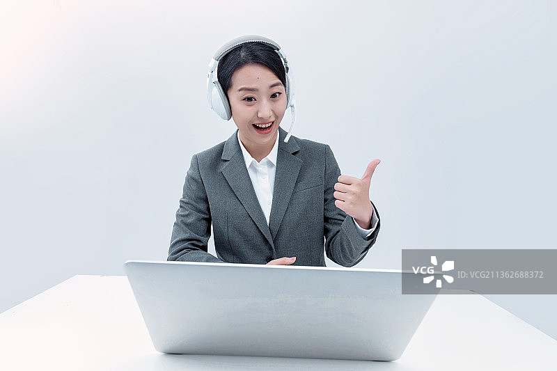 女老师网上授课图片素材