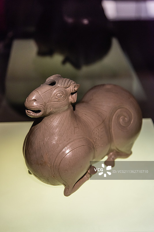 西晋青瓷羊图片素材