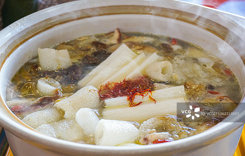 云南美食菌汤火锅图片素材