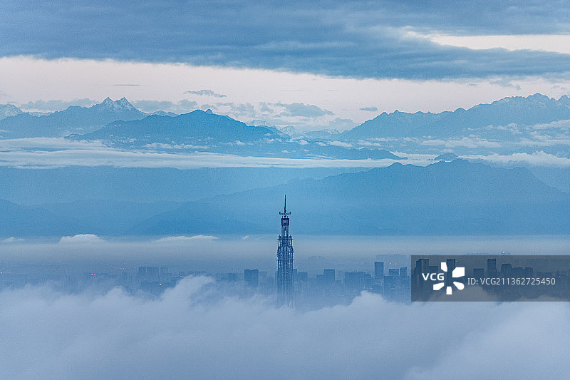 云雾中的蜀峰468图片素材
