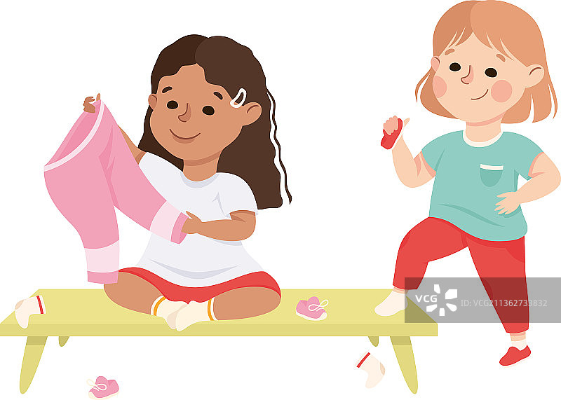 小女孩换衣服穿鞋图片素材