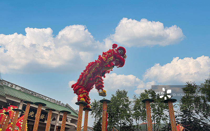 广东传统舞狮表演图片素材