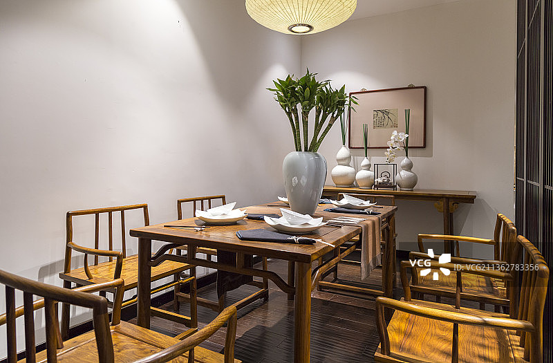 现代中式客厅木家具图片素材