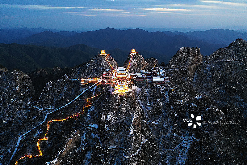群峰耸立+河南省洛阳市栾川县老君山景区图片素材