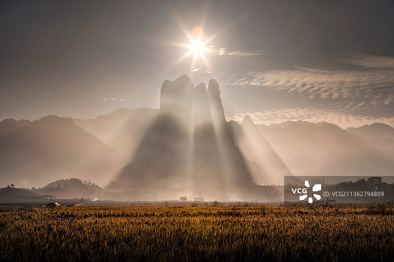 佛光普照江郎山图片素材