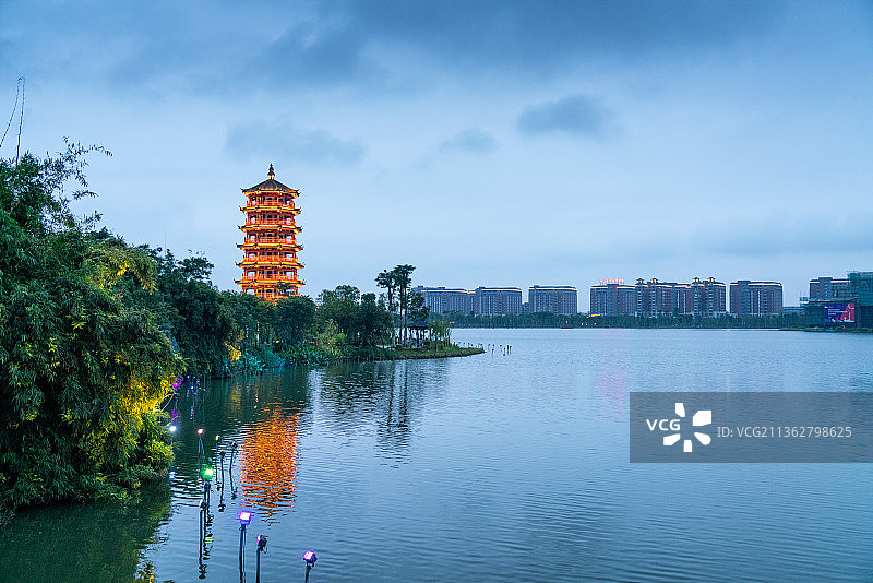 夜色初降华阳湖+广东省东莞市麻涌镇华阳湖湿地公园图片素材