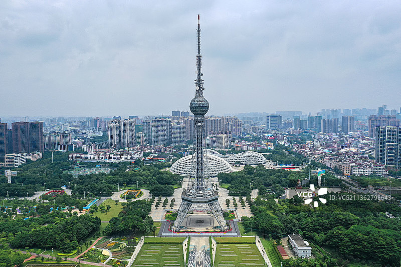 俯瞰佛山电视塔+广东省佛山市禅城区文华公园图片素材