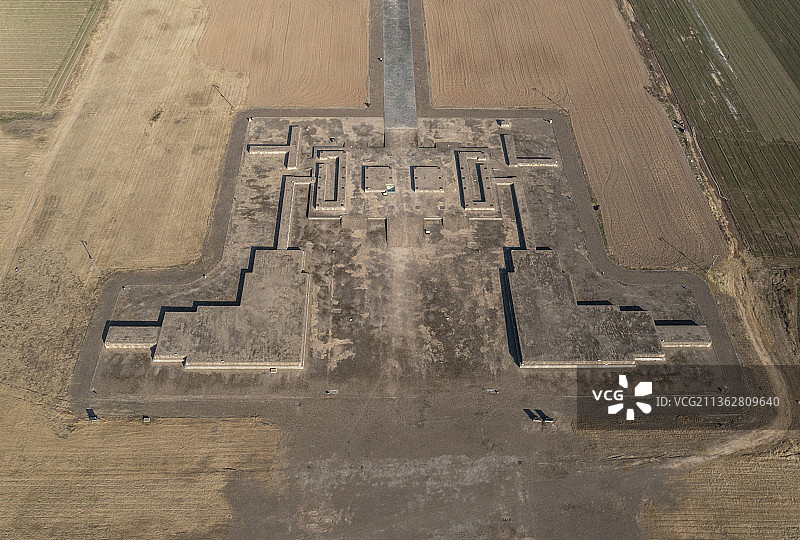 河南洛阳孟津县汉魏洛阳故城宫城阊阖门遗址秋季户外风光航拍视角图片素材