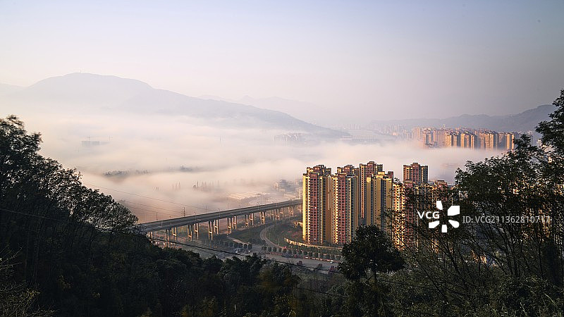 雾锁雅安图片素材