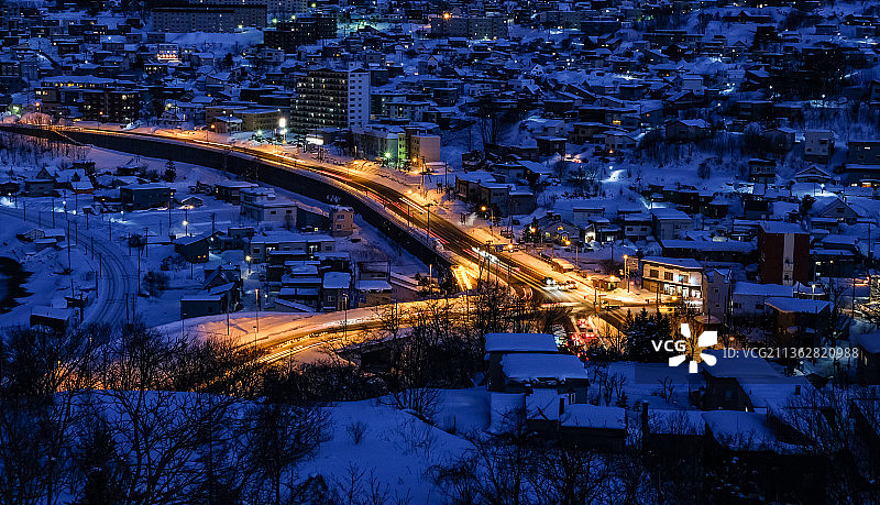 雪后的城市夜景图片素材