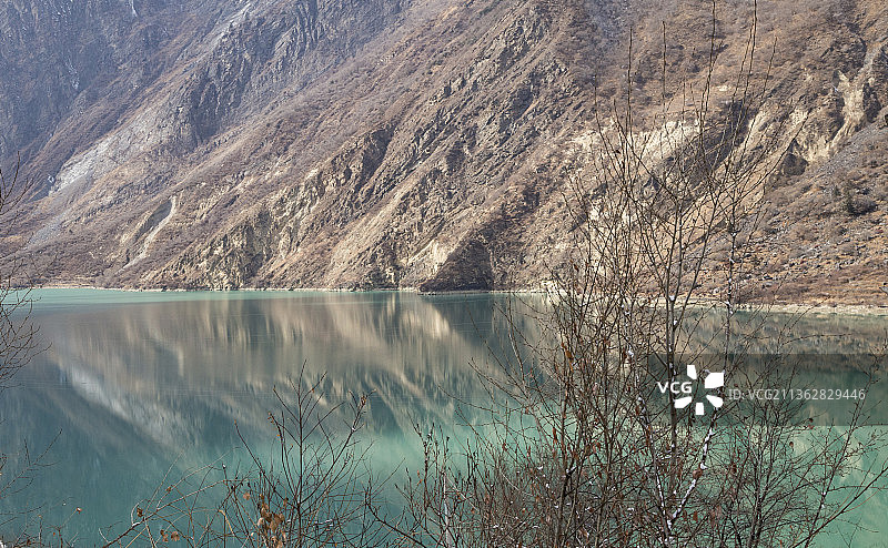 中国四川阿坝九寨沟外岷山与嘉陵江两岸风光图片素材