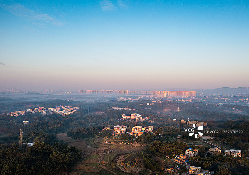 2021年12月，广西南宁市兴宁区三塘和四塘片区清晨航拍风光图片素材