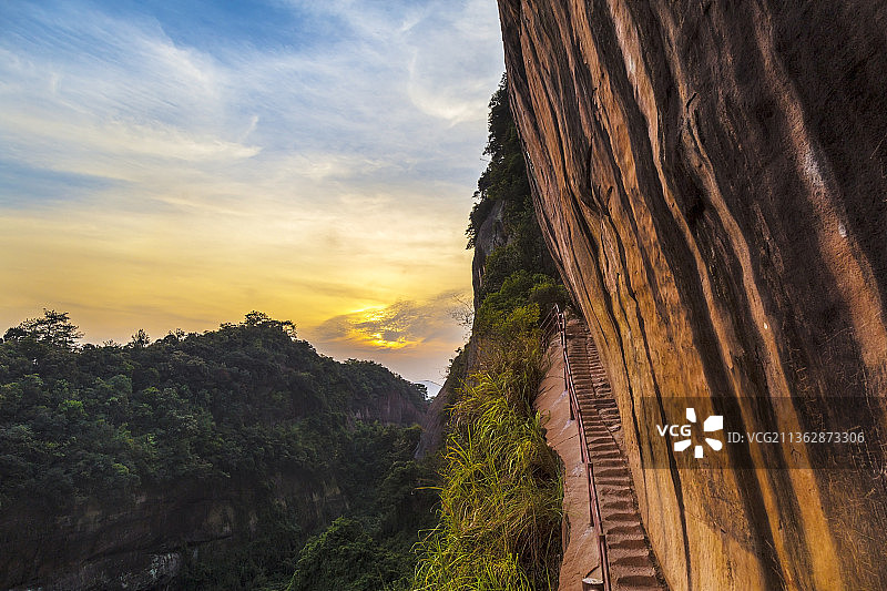 广东韶关丹霞山的山路台阶图片素材