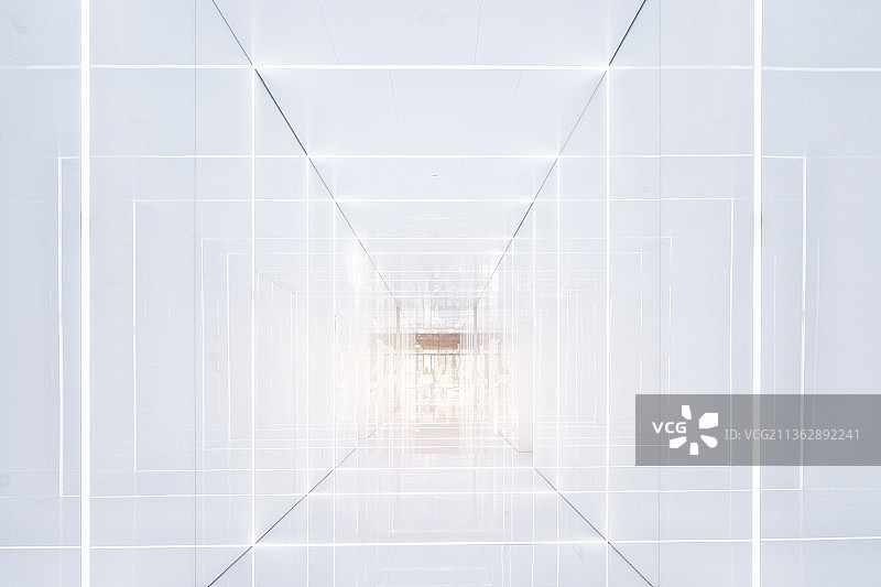 白色明亮通道空间图片素材