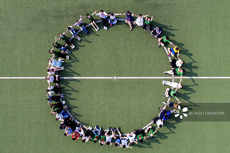 航拍毕业季友情同学同学会情谊难忘图片素材