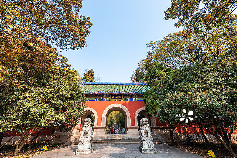 中国南京灵谷寺的红山门灵谷胜境图片素材