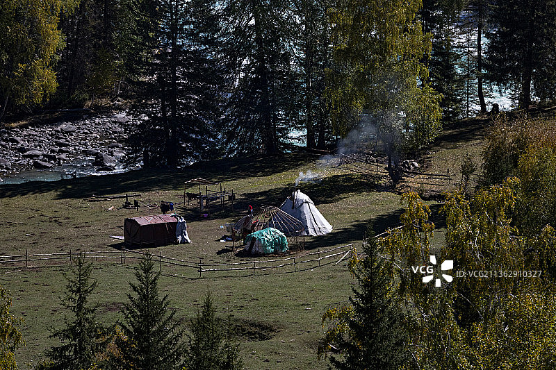 中国新疆喀纳斯牧民图片素材