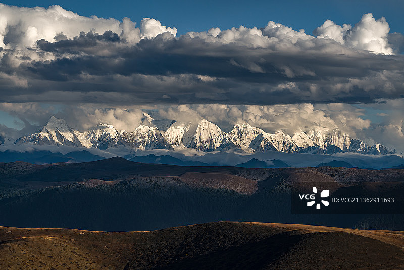 四川省甘孜藏族自治州贡嘎雪山日落云海自然风光图片素材