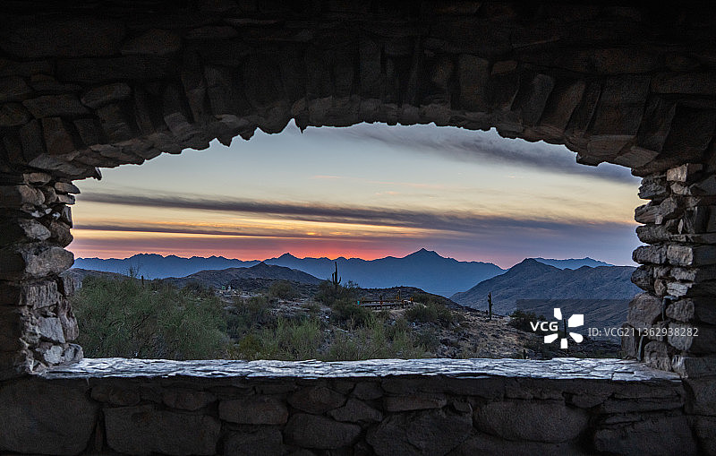 古堡外的晚霞图片素材