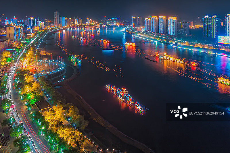 松花江上的河灯图片素材