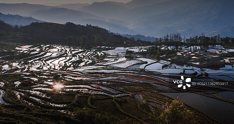 云南红河州元阳哈尼梯田风光图片素材