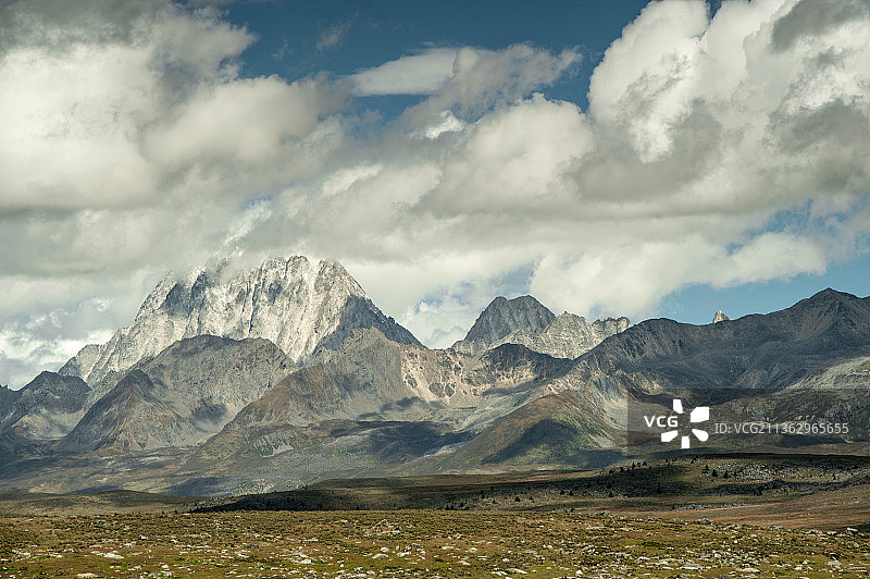 雅拉雪山图片素材