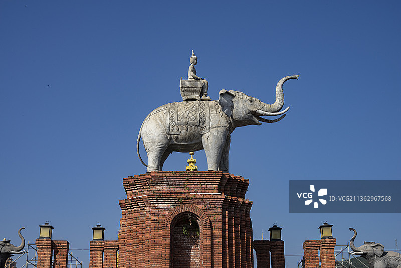 云南西双版纳景洪告庄西双景大金塔星光夜市湄公河六国水上市场图片素材