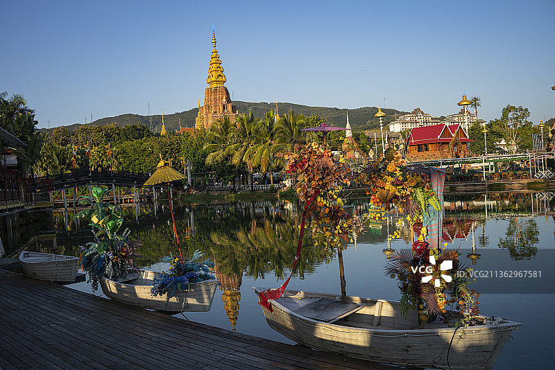 云南西双版纳景洪告庄西双景大金塔星光夜市湄公河六国水上市场图片素材