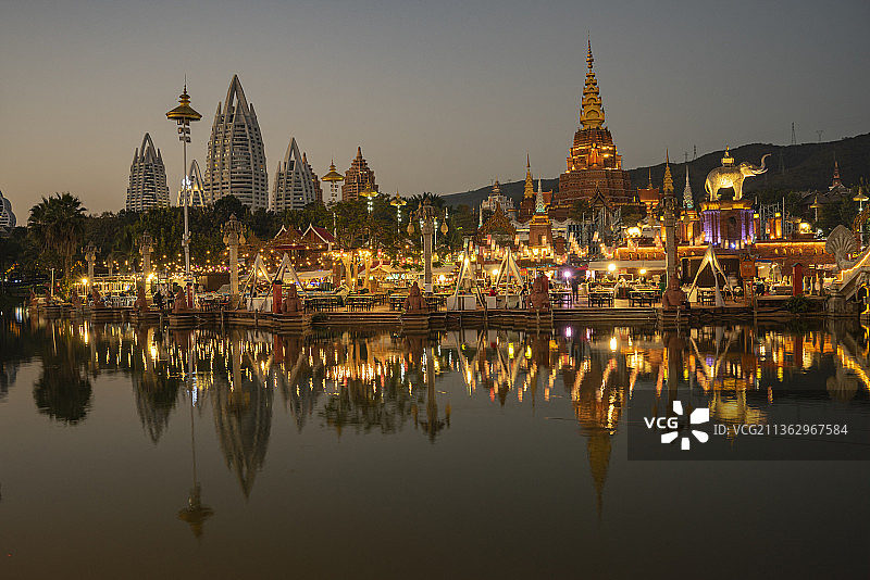 云南西双版纳景洪告庄西双景大金塔星光夜市湄公河六国水上市场图片素材