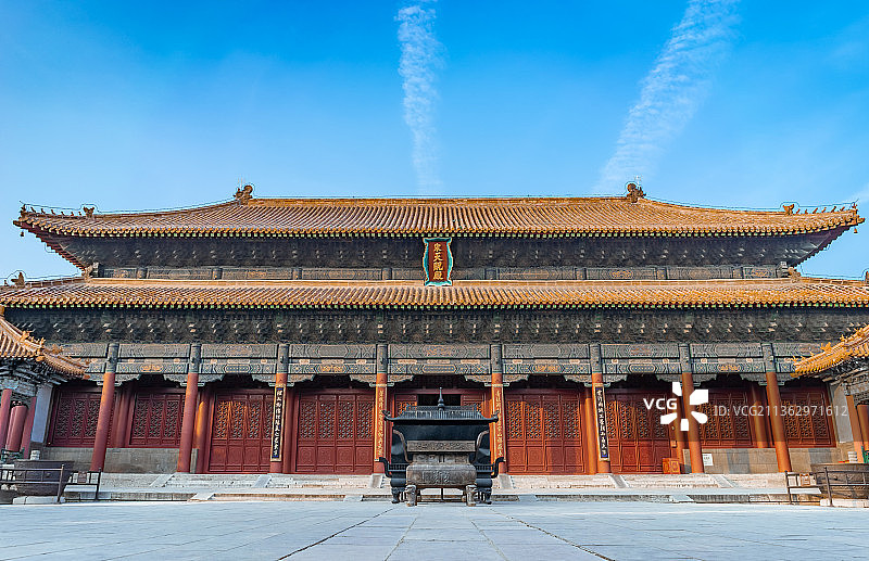 中国山东泰安泰山风景区著名景点行宫岱庙里的主殿天贶殿图片素材