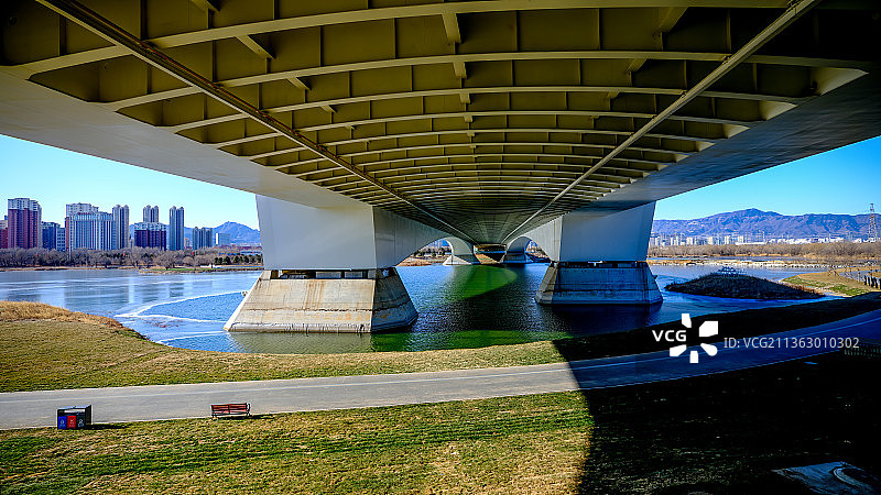 “之环”亮相北京公园图片素材