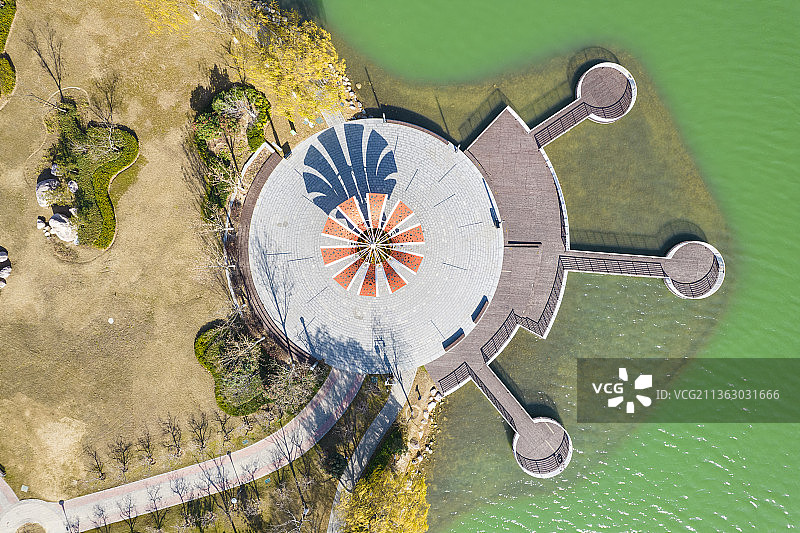 河南省新乡市平原新区凤湖风景区凤鸣广场图片素材