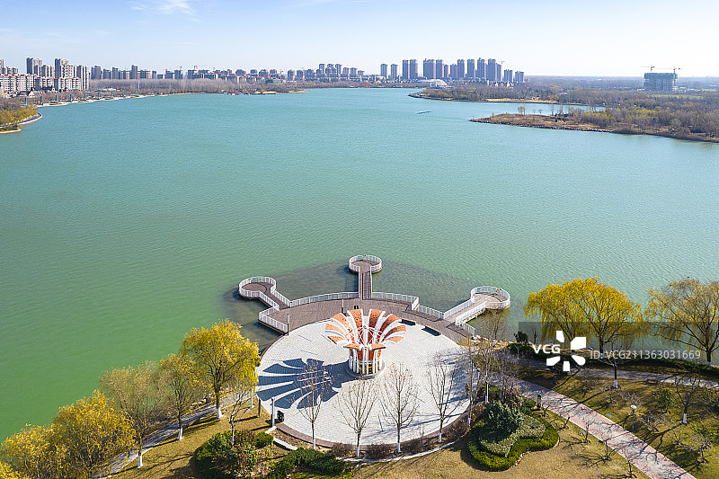 河南省新乡市平原新区凤湖风景区凤鸣广场图片素材