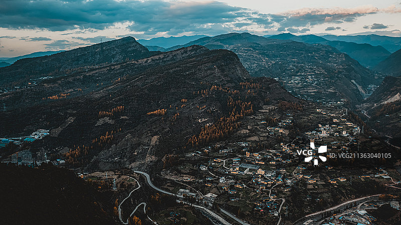 秋色美姑图片素材