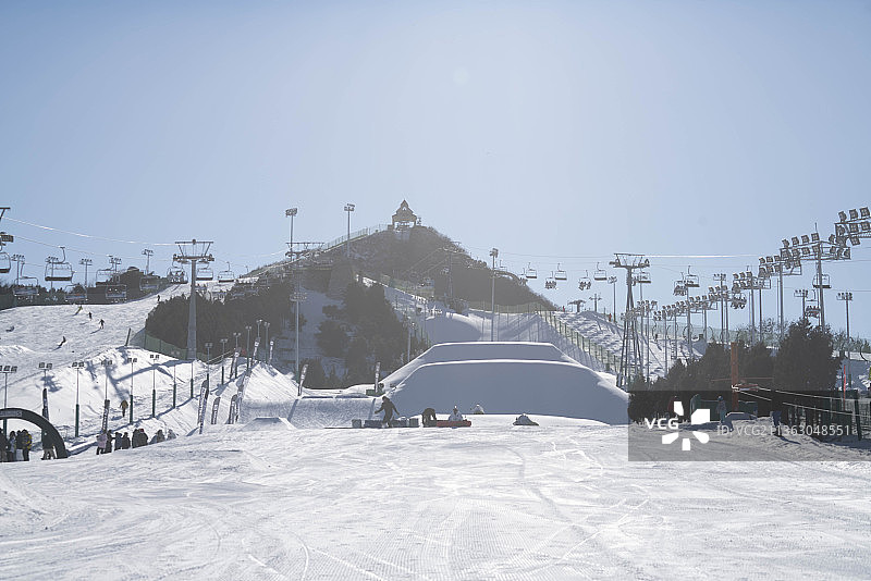 冬季北京南山滑雪场单板滑雪图片素材