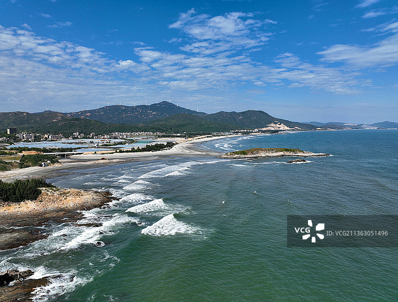 广东省惠州市惠东县双月湾日出东山海海岸度假区礁石酒吧航拍图片素材