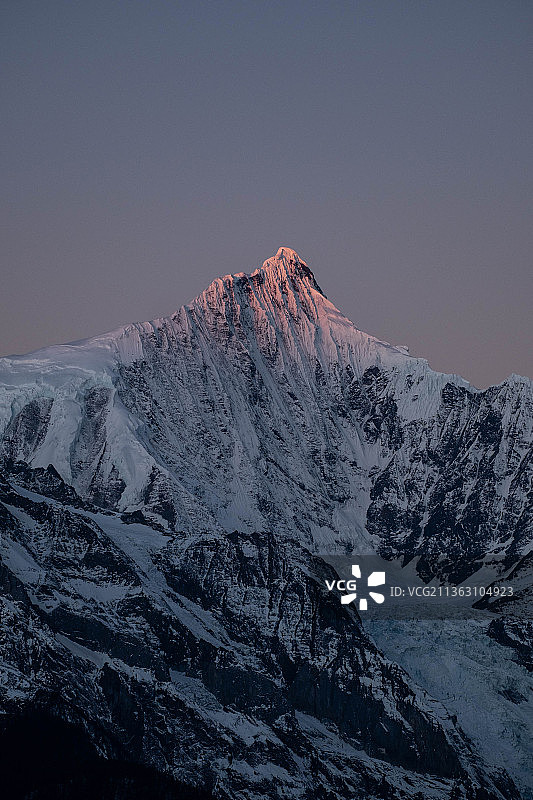 卡瓦格博峰图片素材