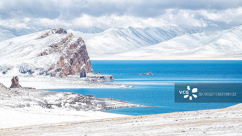 西藏纳木错北岸雪景图片素材