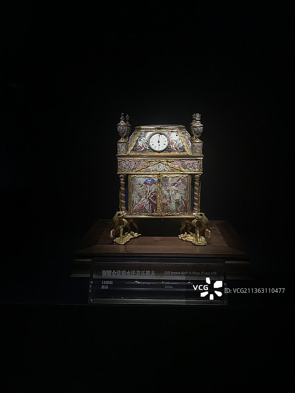 18世纪英国，铜镀金珐琅水法音乐箱表图片素材