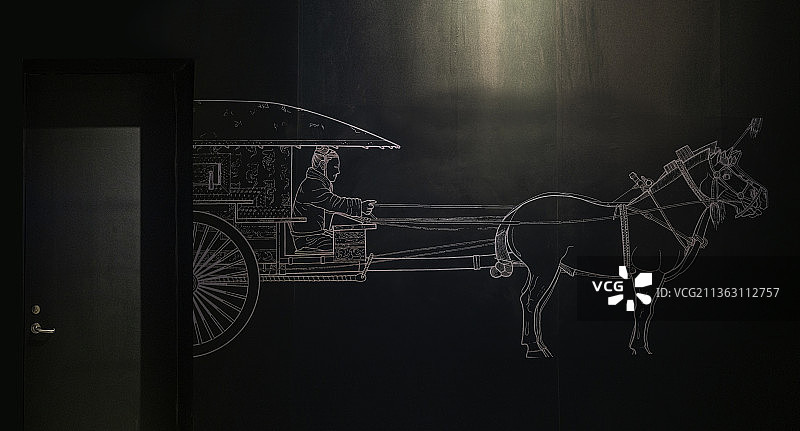 走侧门的秦陵一号铜车马图片素材