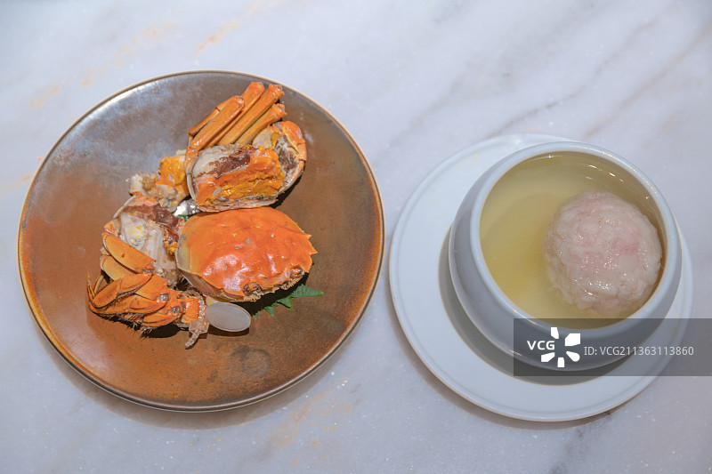 淮扬菜醉蟹和清炖狮子头图片素材