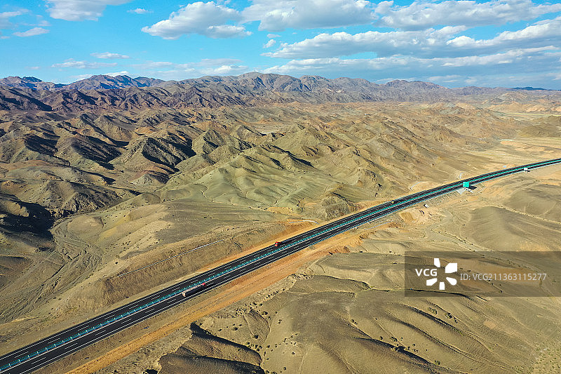 G7京新高速公路巴里坤木垒无人区风景航拍图片素材