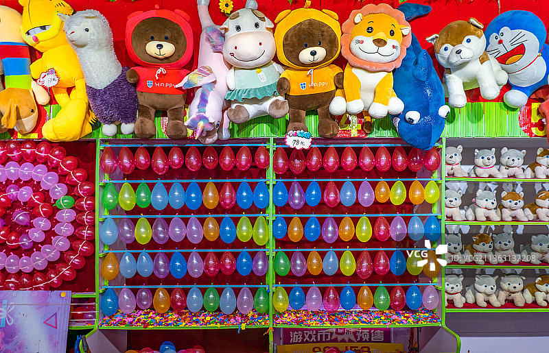 中国电玩城里的气枪打气球图片素材