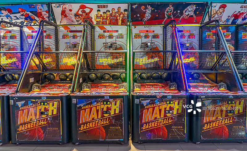 中国电玩城里的篮球机图片素材