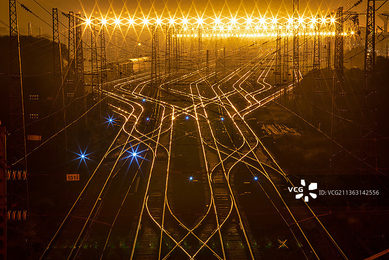 武汉北编组站的火车轨道图片素材