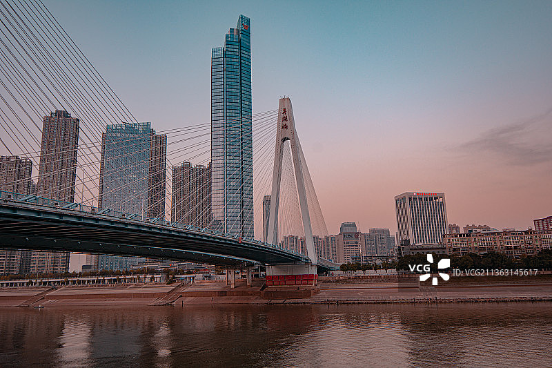 武汉月湖桥及越秀夜景图片素材